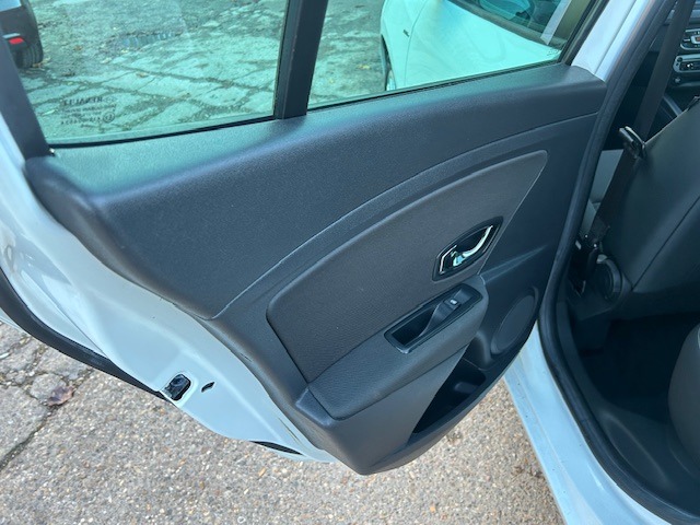 Used Renault Megane 2015 for sale - 76519288: Photo 19