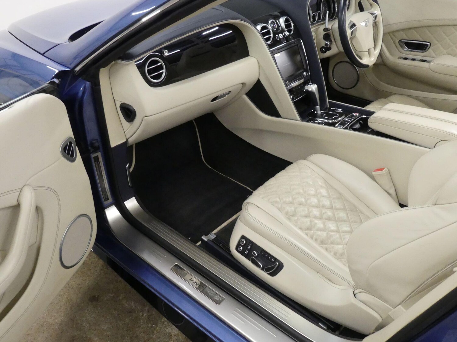 Used Bentley Continental 2016 for sale - 77696749: Photo 40