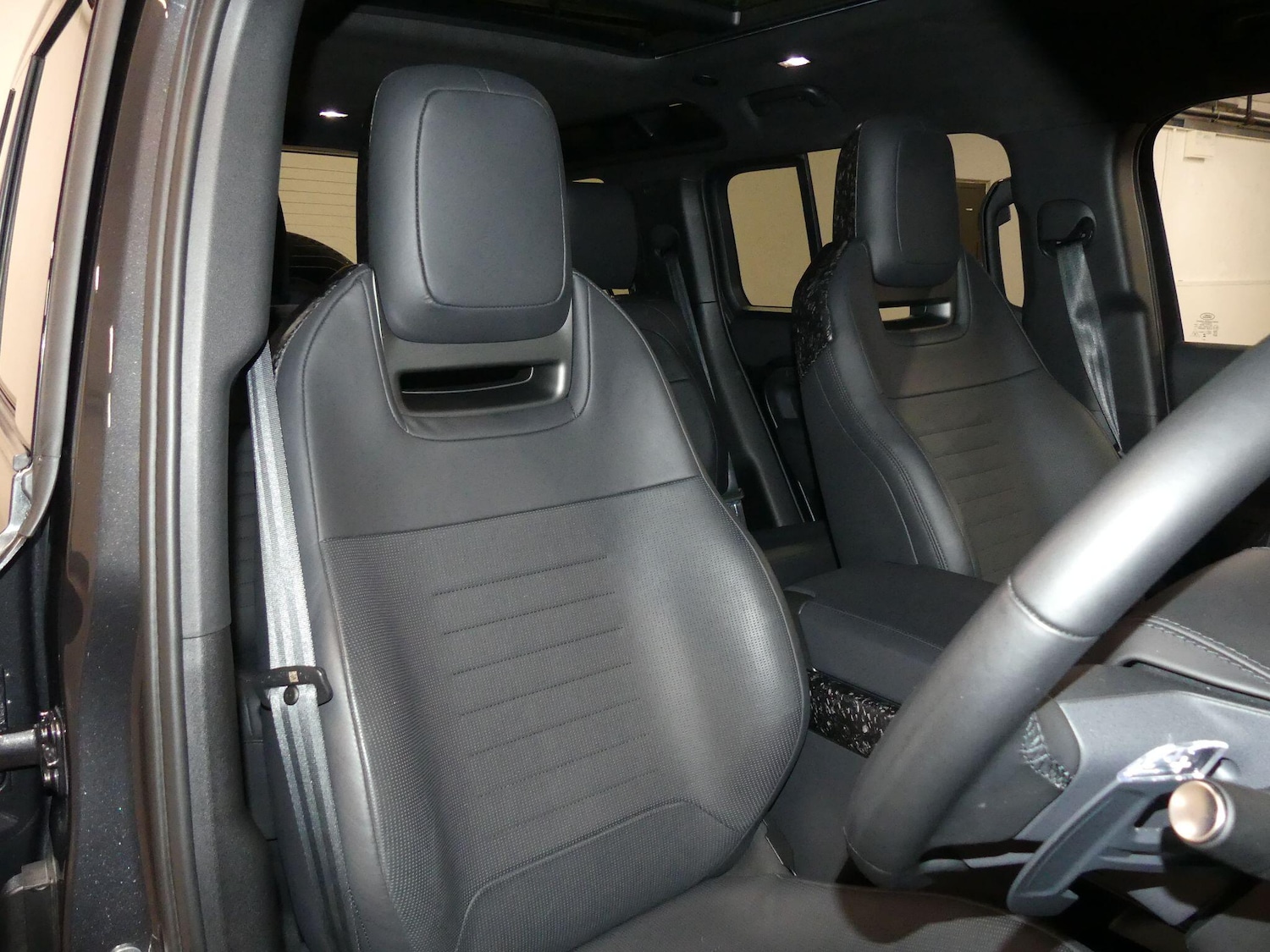 Used Land Rover Defender 110 for sale - 77908503: Photo 2