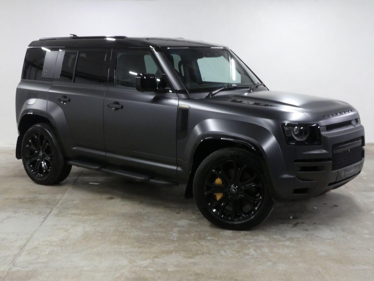 Used Land Rover Defender 110 for sale - 77908503: Photo 3