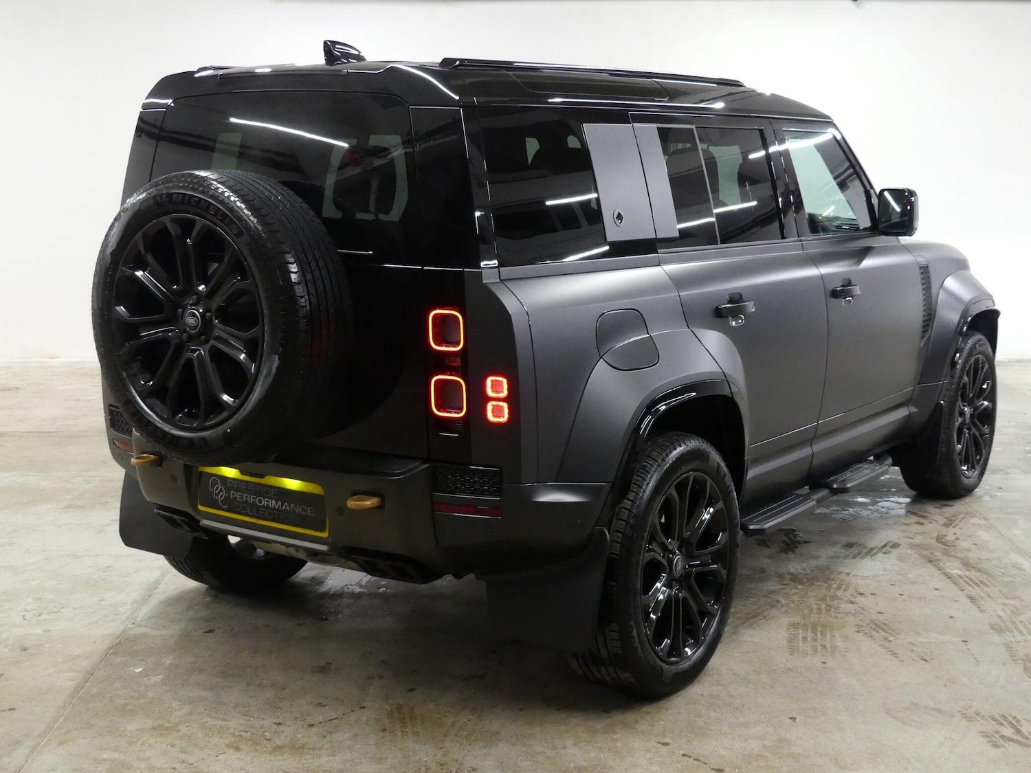 Used Land Rover Defender 110 for sale - 77908503: Photo 5