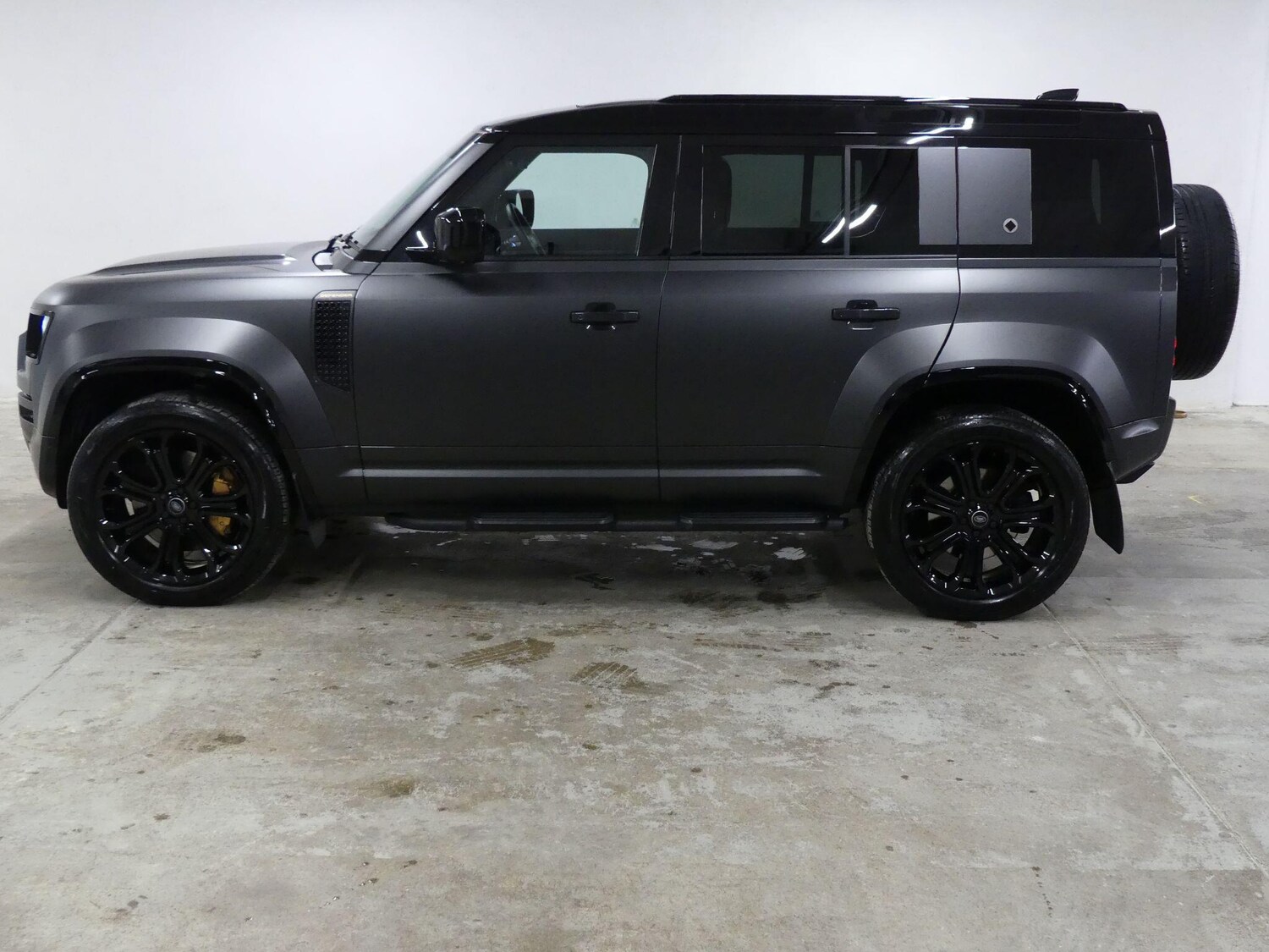 Used Land Rover Defender 110 for sale - 77908503: Photo 8