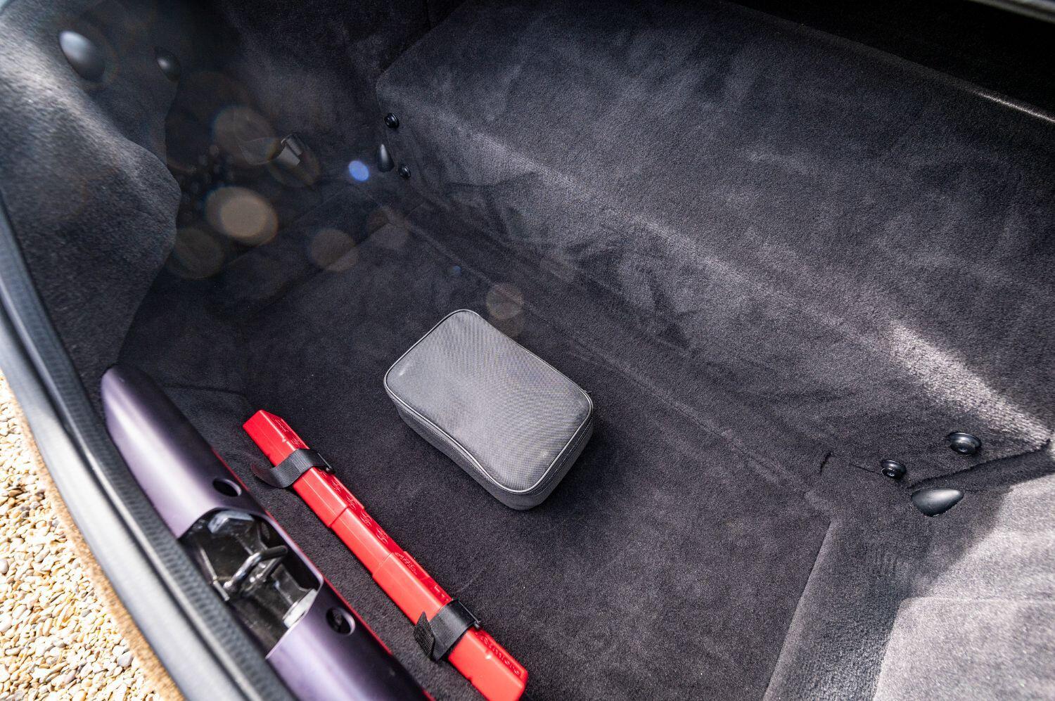 Used Aston Martin Vantage 2013 for sale - 76762809: Photo 35