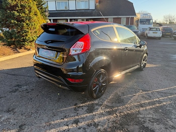 Used Ford Fiesta 2016 for sale - 76528600: Photo