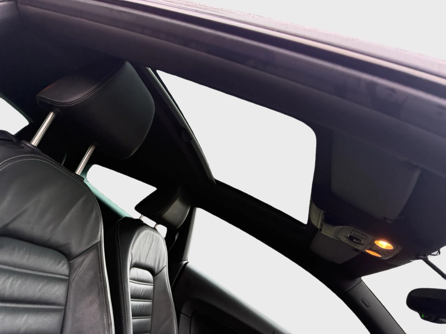 Used Volkswagen Scirocco 2009 for sale - 77298688: Photo 13