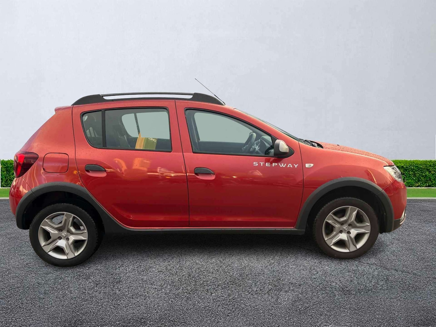 Used Dacia Sandero Stepway 2017 for sale - 76892123: Photo 2