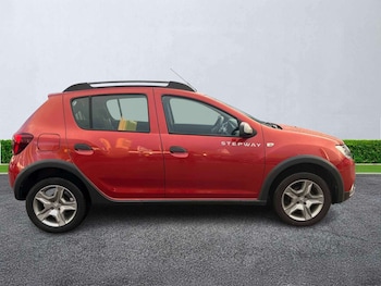 Used Dacia Sandero Stepway 2017 for sale - 76892123: Photo