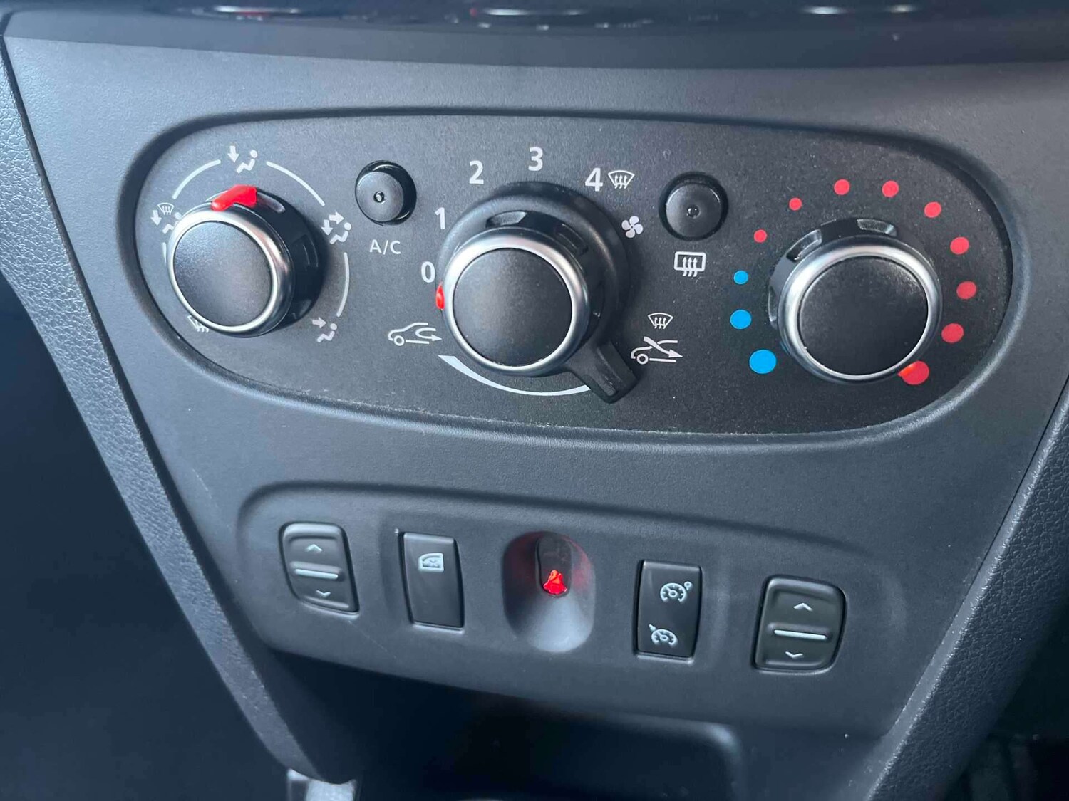 Used Dacia Sandero Stepway 2017 for sale - 76892123: Photo 9