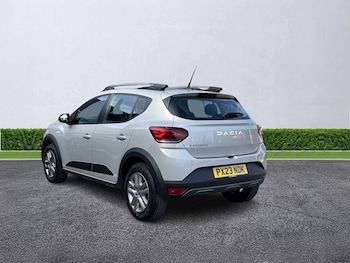 Used Dacia Sandero Stepway 2023 for sale - 76047807: Photo 2