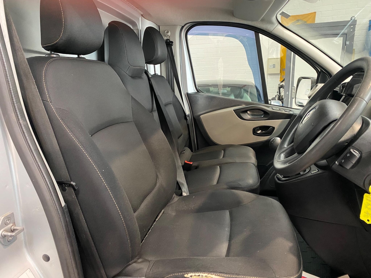 Used Renault Trafic 2018 for sale - 76371609: Photo 2