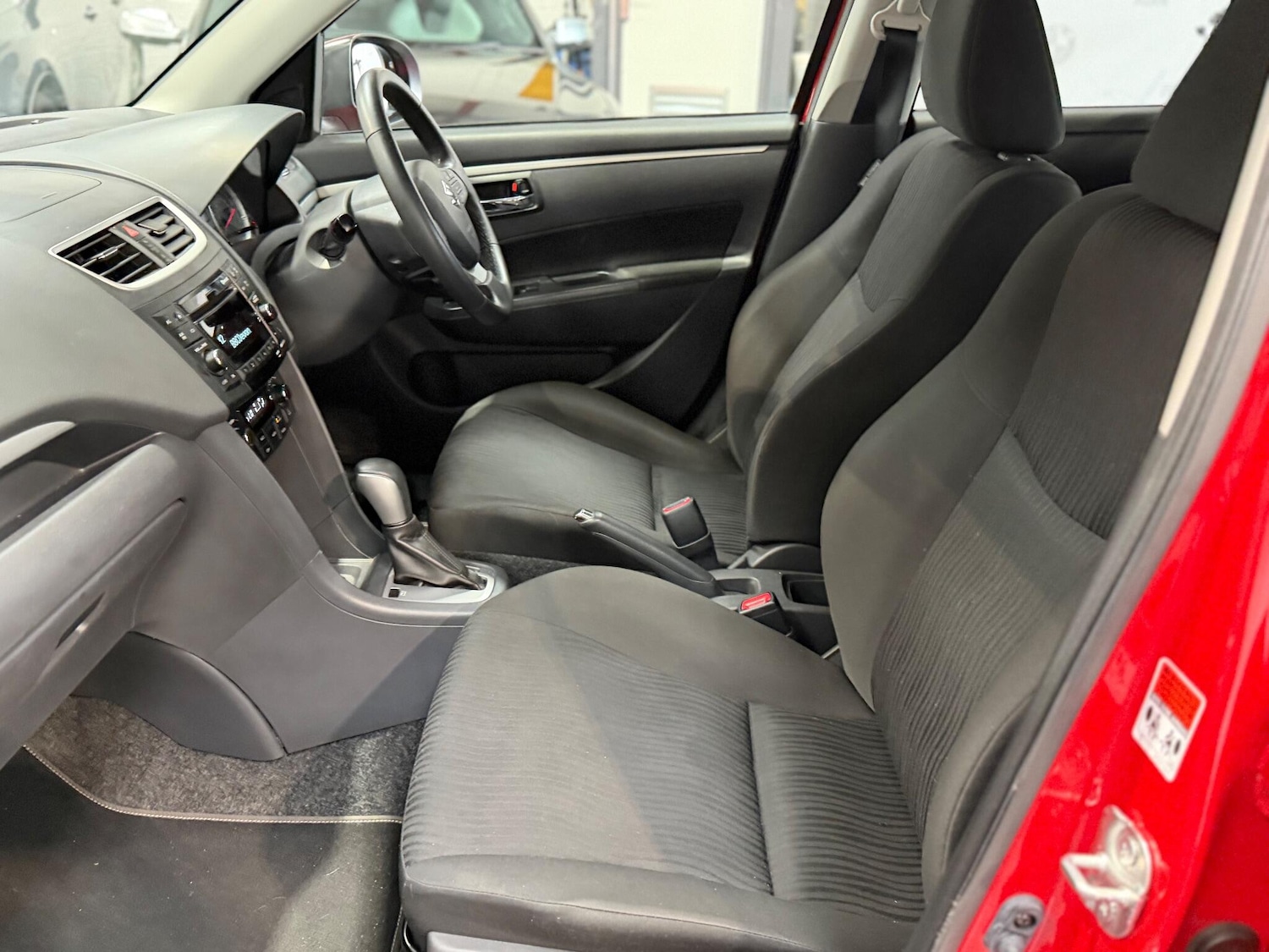 Used Suzuki Swift 2012 for sale - 76306663: Photo 5