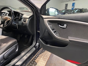 Used Hyundai i30 2015 for sale - 77163115: Photo