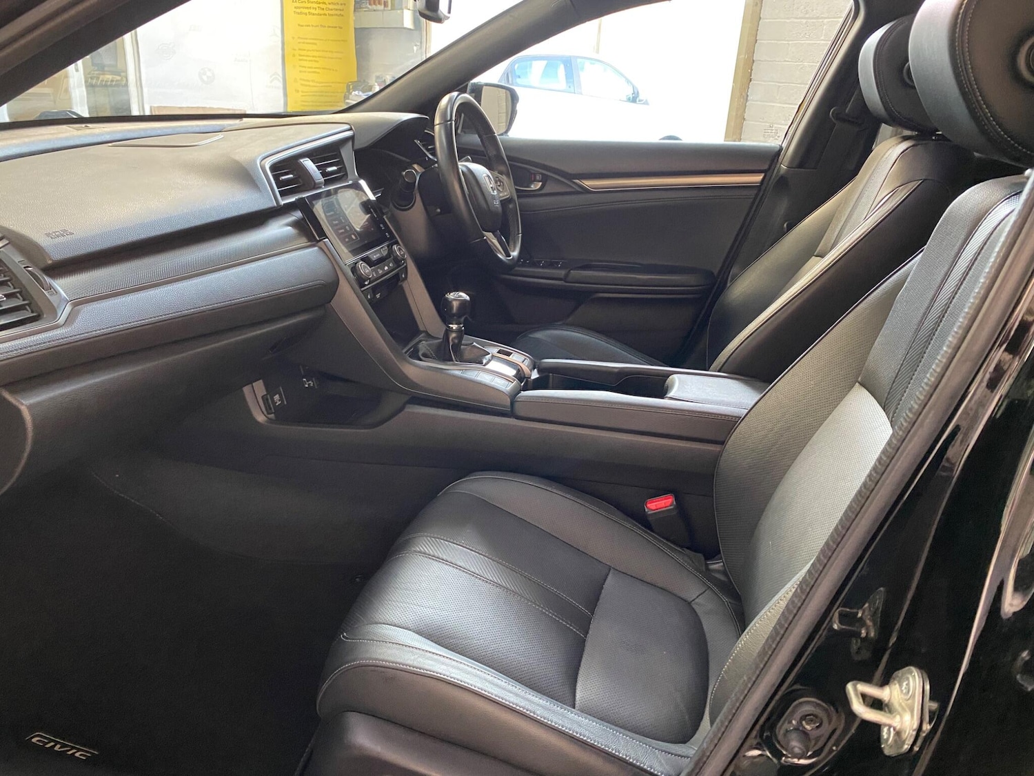 Used Honda Civic 2017 for sale - 76189917: Photo 11