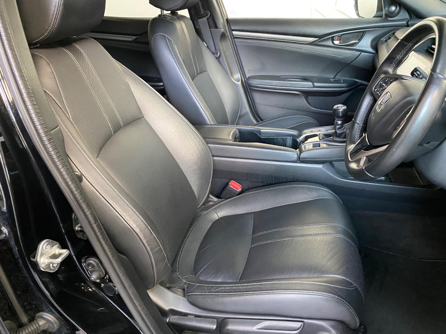 Used Honda Civic 2017 for sale - 76189917: Photo 16