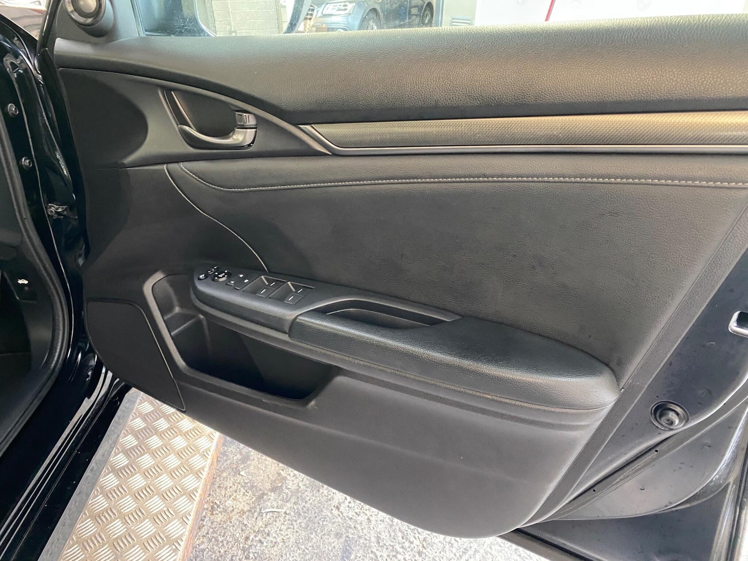 Used Honda Civic 2017 for sale - 76189917: Photo 17