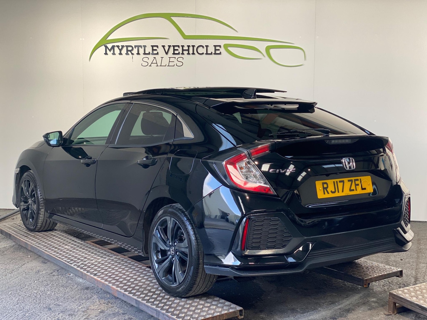 Used Honda Civic 2017 for sale - 76189917: Photo 5