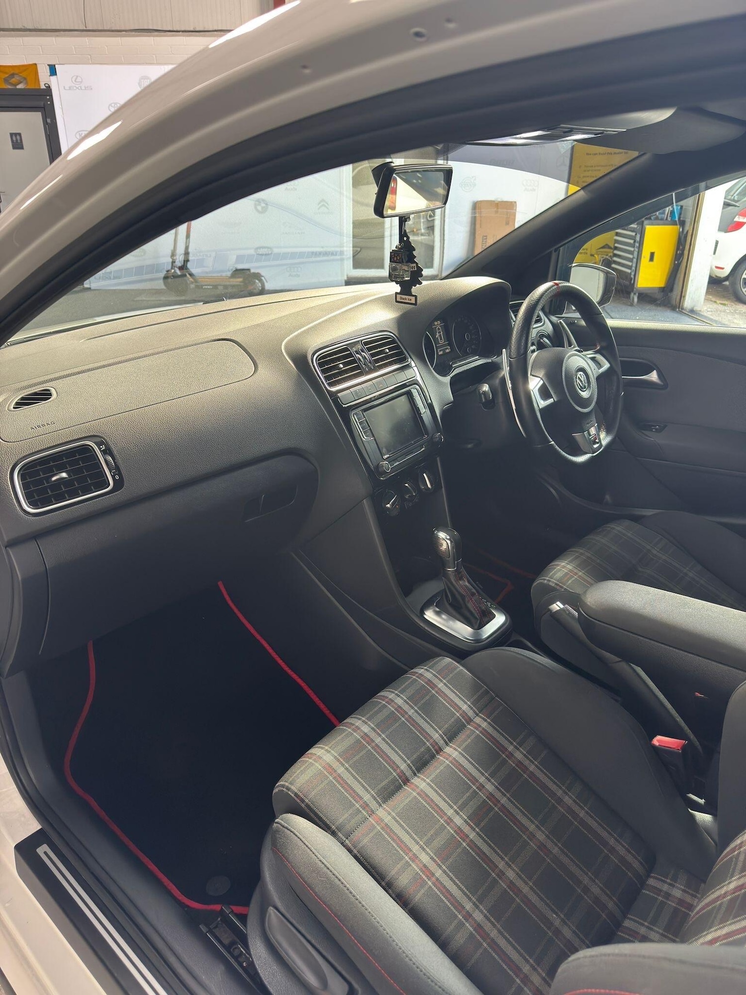 Used Volkswagen Polo 2012 for sale - 77441020: Photo 5