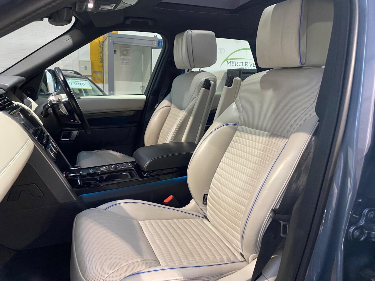 Used Land Rover Discovery for sale - 76824251: Photo 2