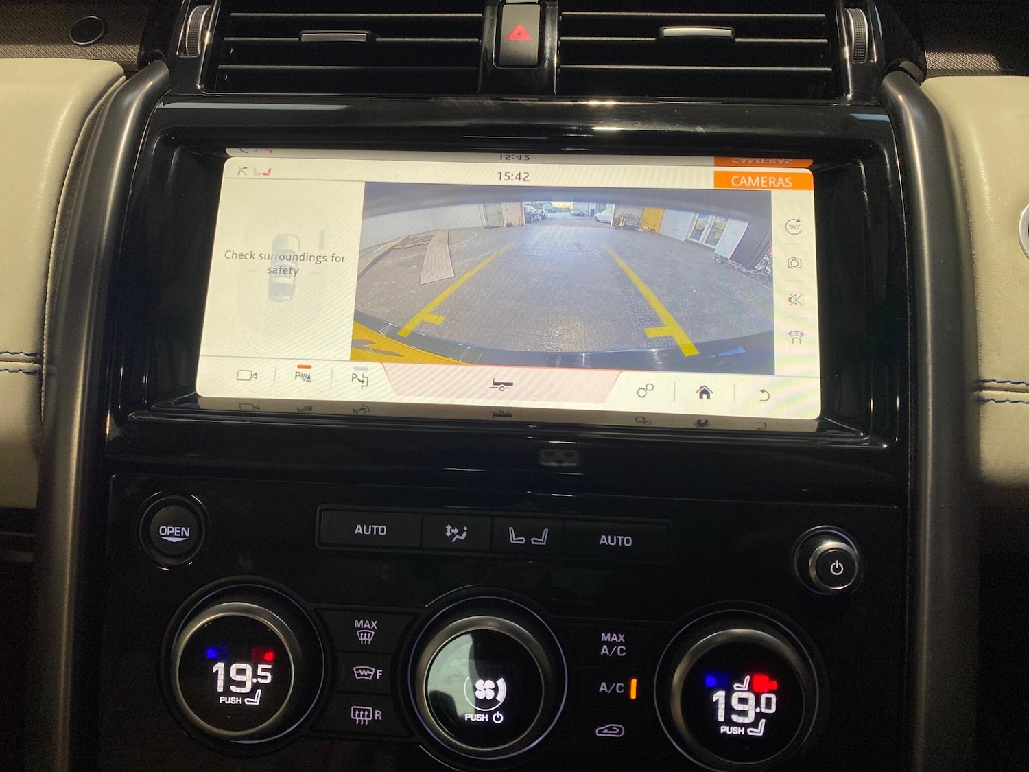 Used Land Rover Discovery for sale - 76824251: Photo 26