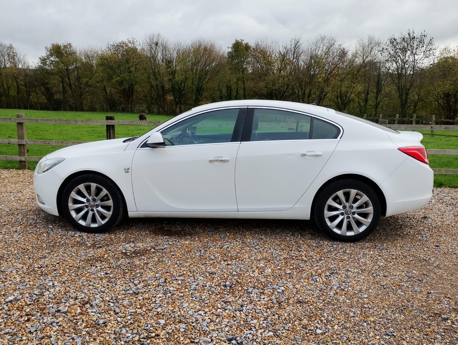 Used Vauxhall Insignia 2013 for sale - 76597130: Photo 2