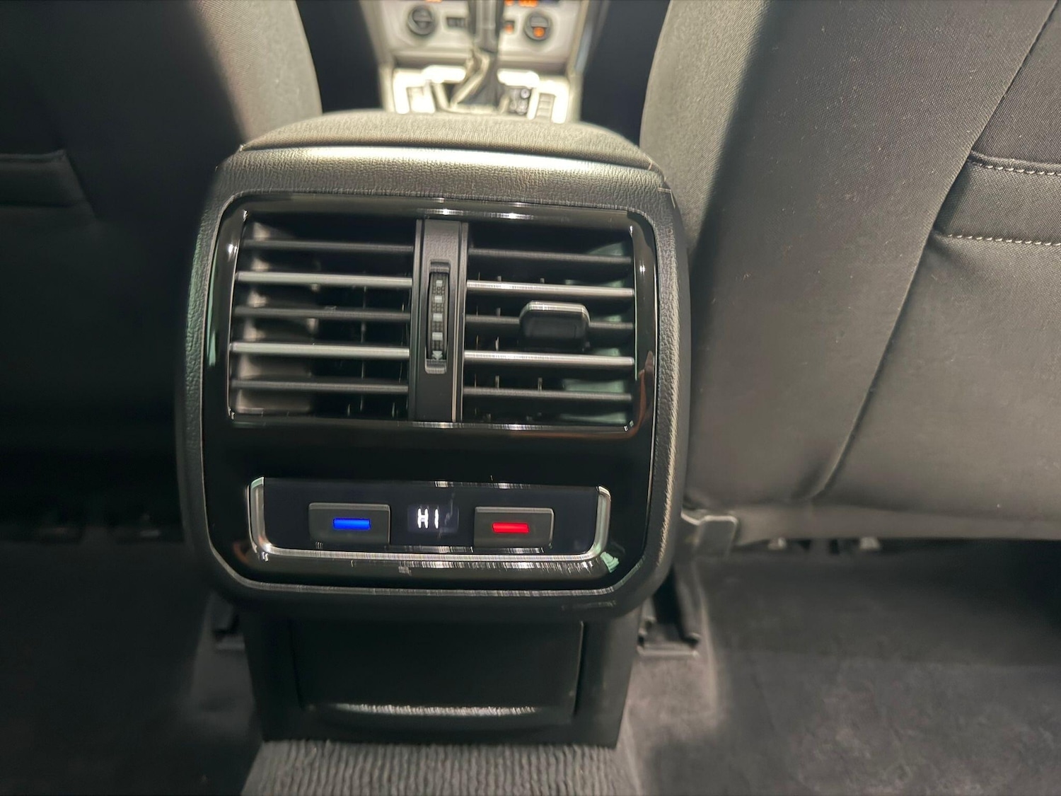 Used Volkswagen Passat 2018 for sale - 76832463: Photo 2