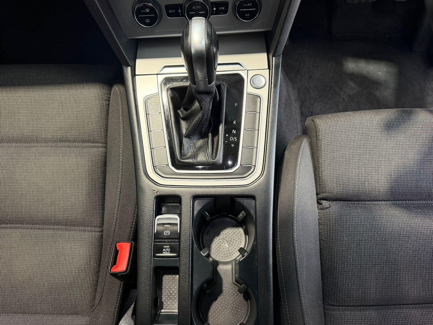 Used Volkswagen Passat 2018 for sale - 76832463: Photo 3