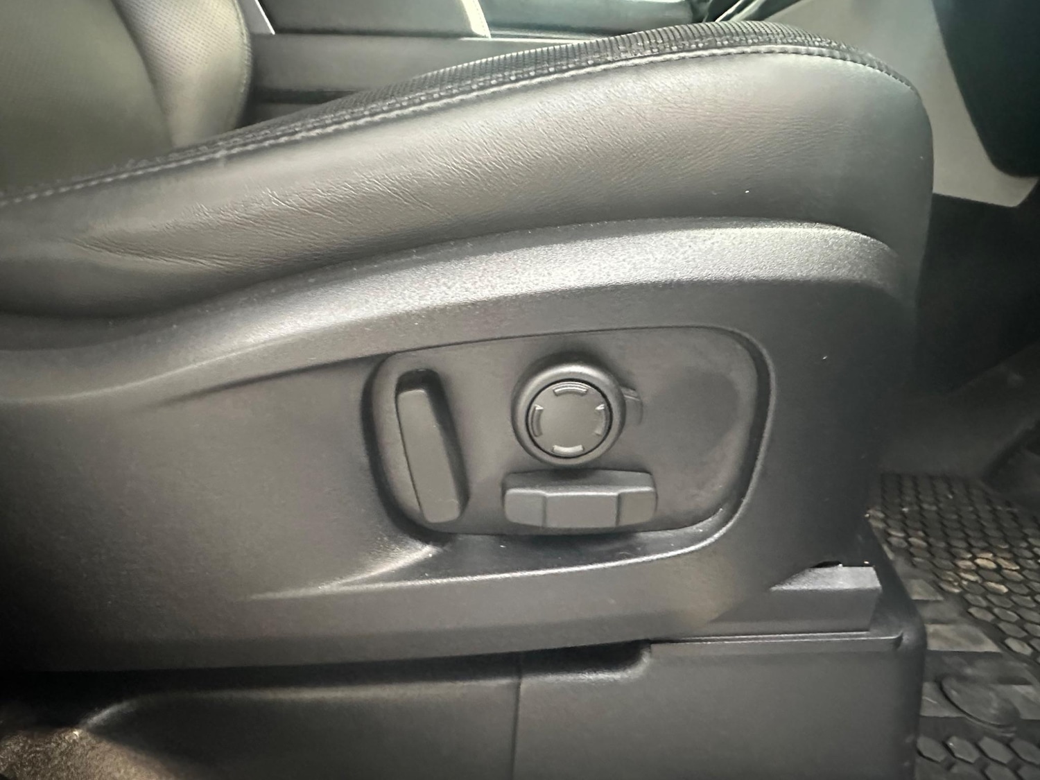 Used Land Rover Defender 110 for sale - 77738023: Photo 6