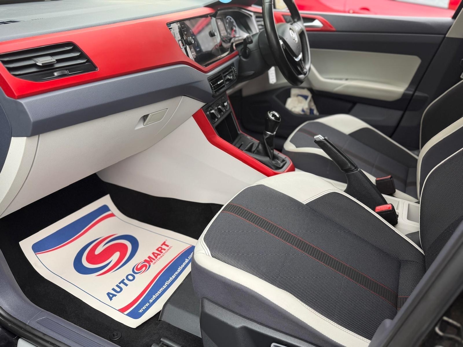 Used Volkswagen Polo 2018 for sale - 76512297: Photo 2