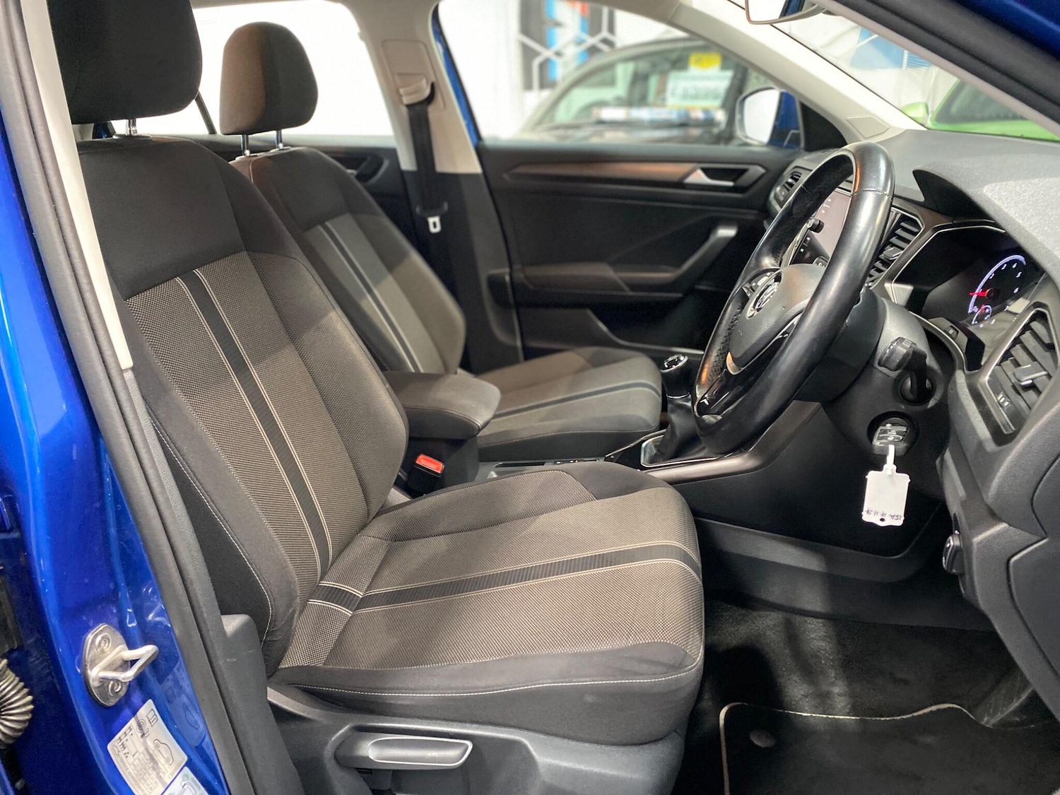 Used Volkswagen T-Roc 2018 for sale - 76832461: Photo 3