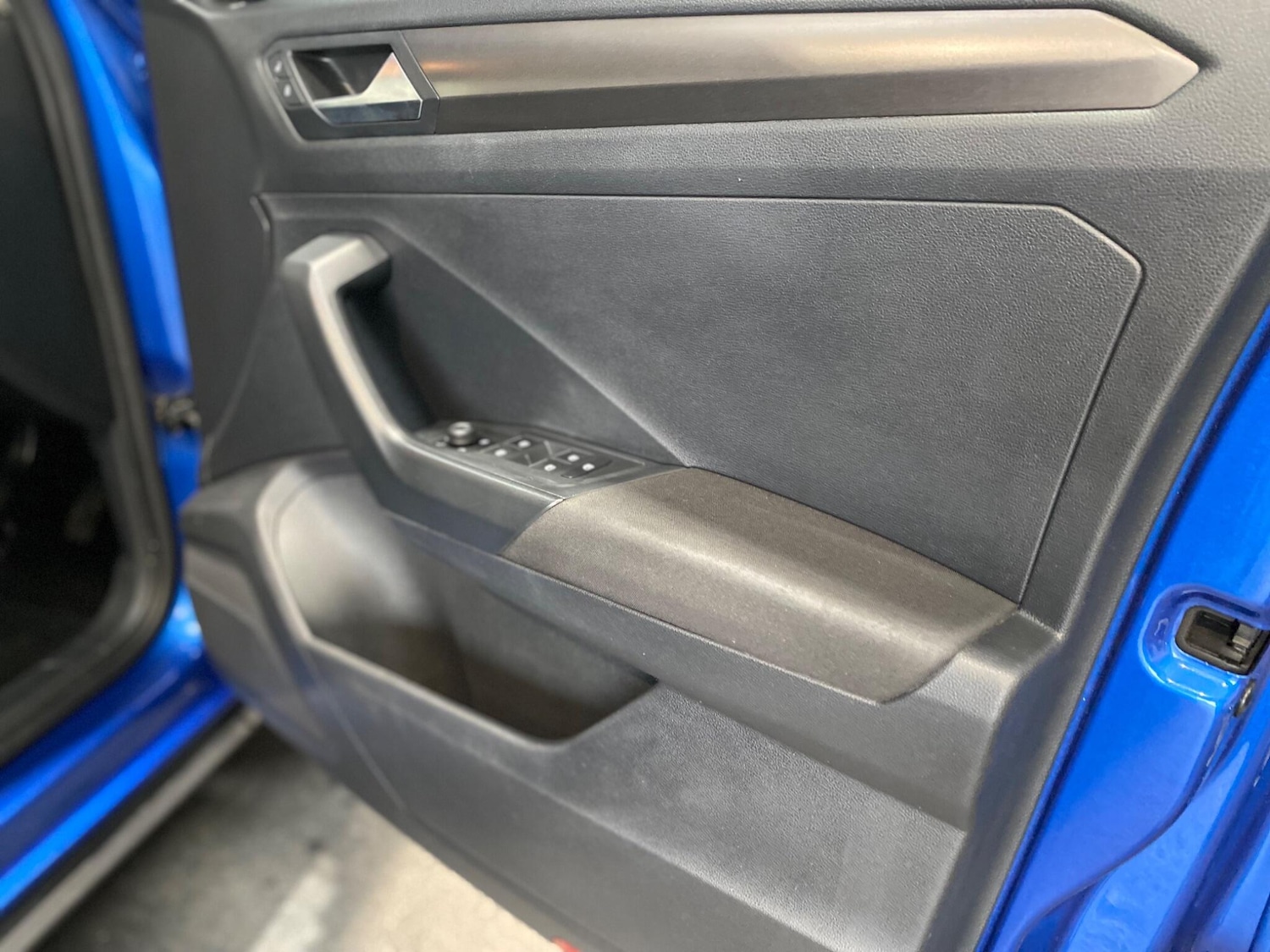 Used Volkswagen T-Roc 2018 for sale - 76832461: Photo 8