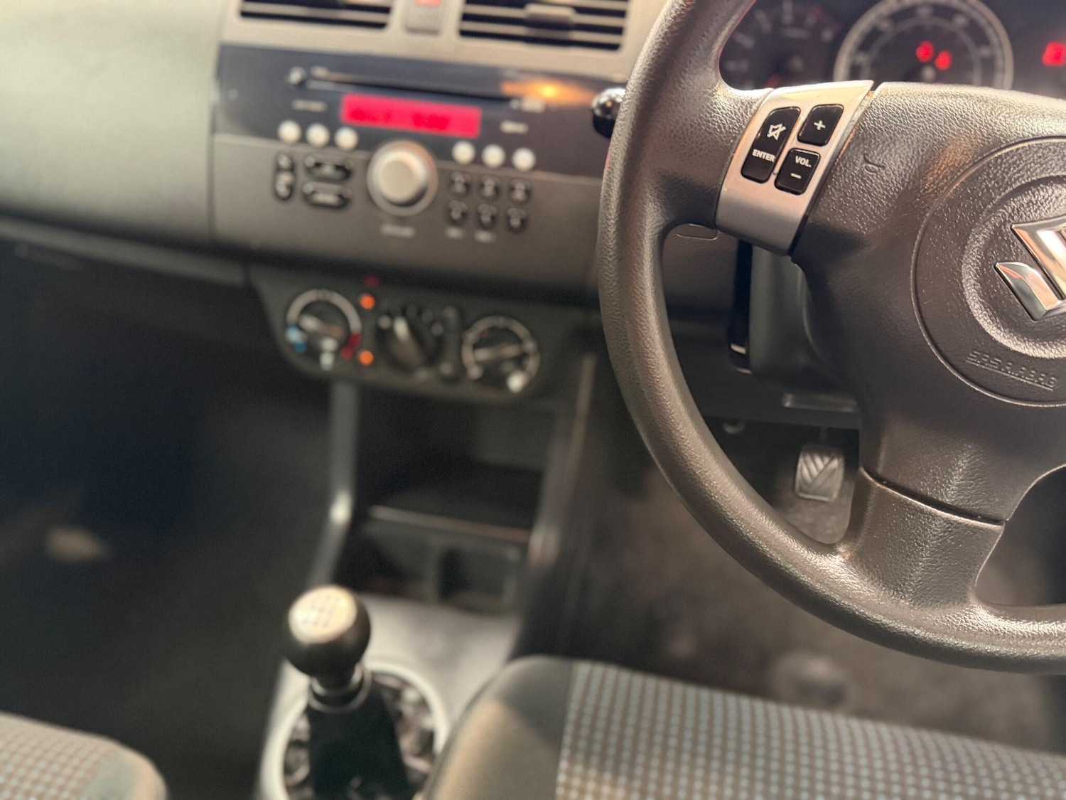 Suzuki Swift (56) - 1.5 GLX 5dr - Image 7