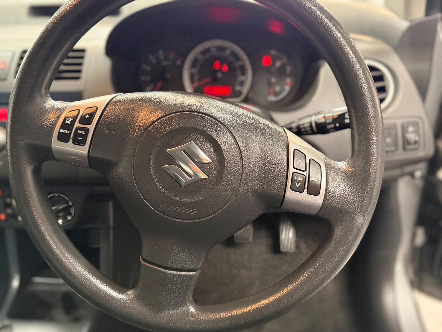 Suzuki Swift (56) - 1.5 GLX 5dr - Image 9