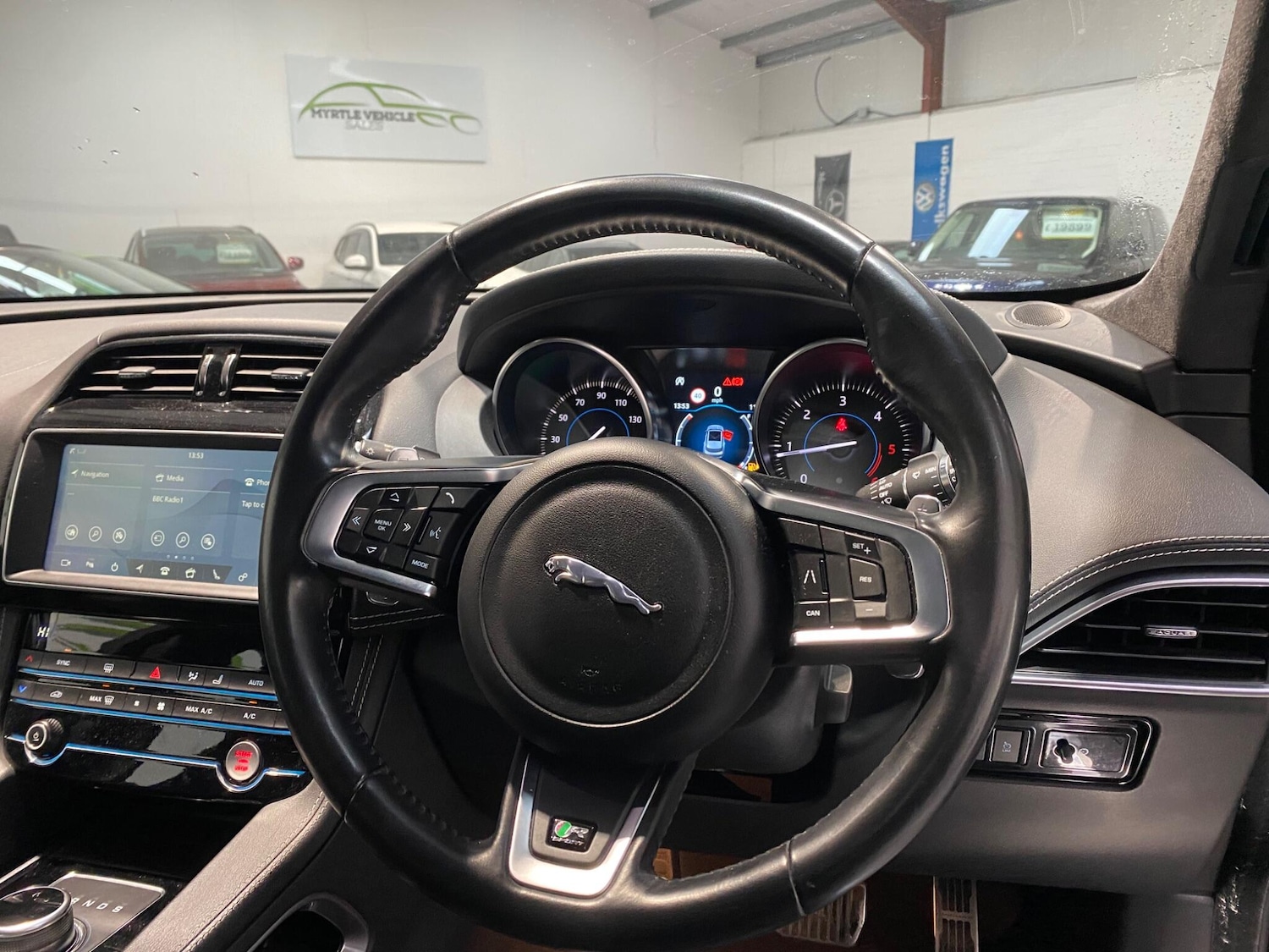 Used Jaguar F-Pace 2019 for sale - 76752960: Photo 2