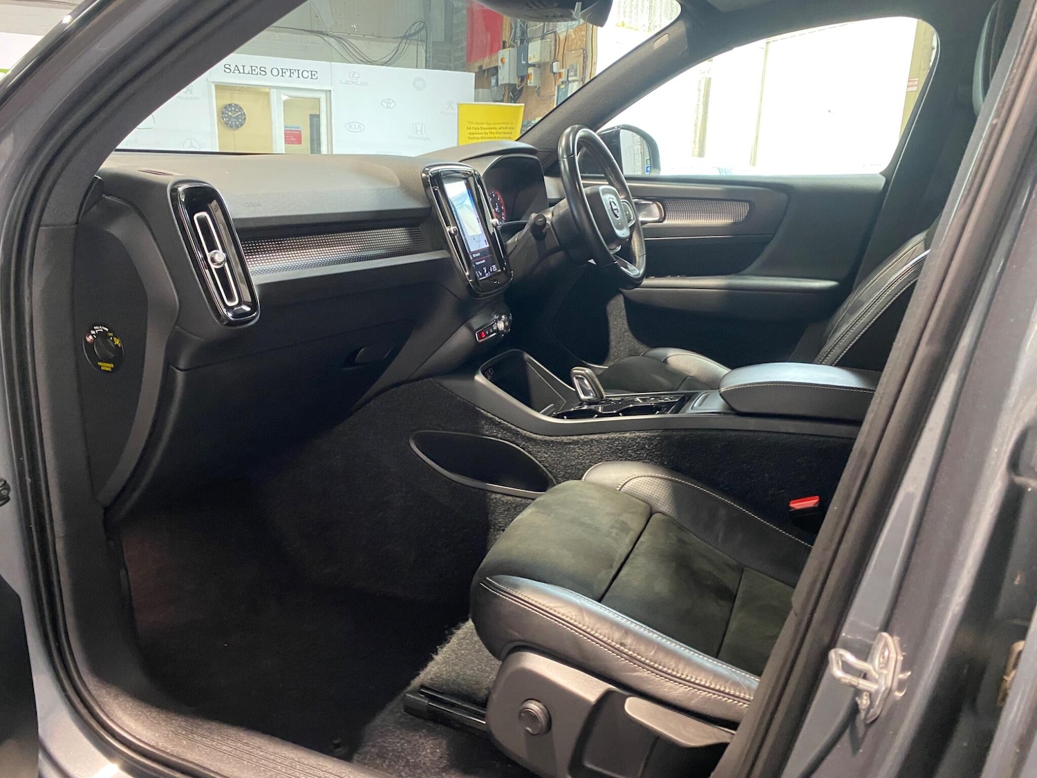 Used Volvo XC40 2018 for sale - 76689027: Photo 23