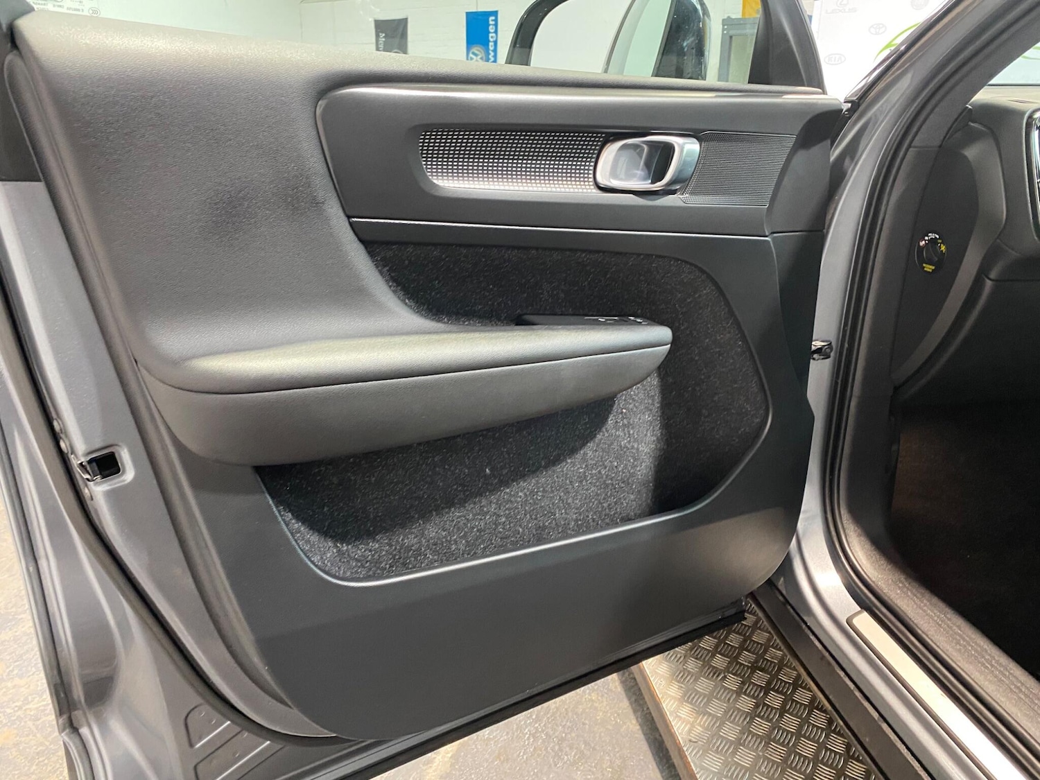 Used Volvo XC40 2018 for sale - 76689027: Photo 24