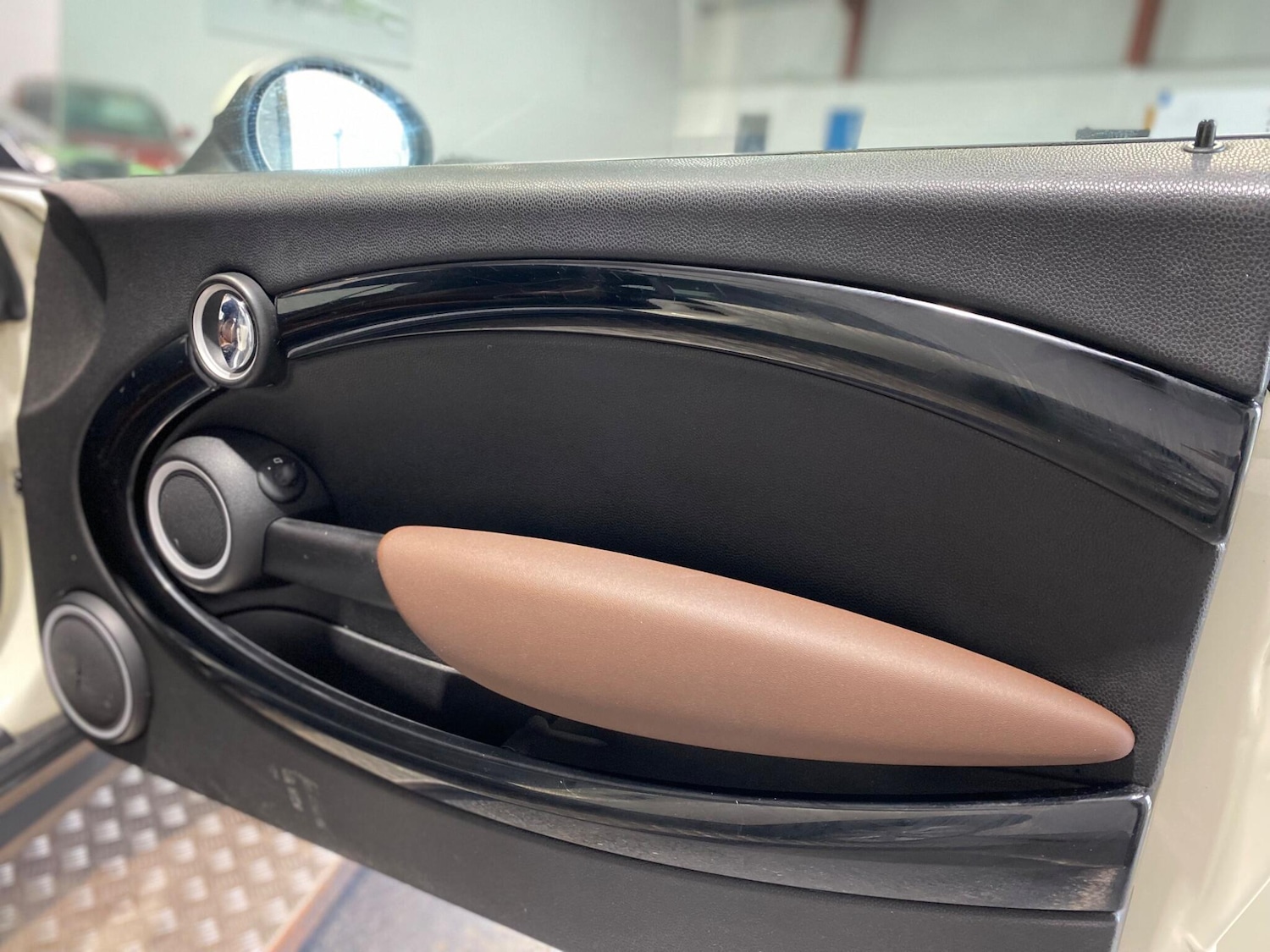 Used MINI Convertible 2012 for sale - 76823468: Photo 9