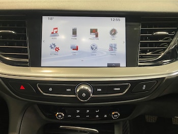 Used Vauxhall Insignia 2017 for sale - 76270384: Photo 2
