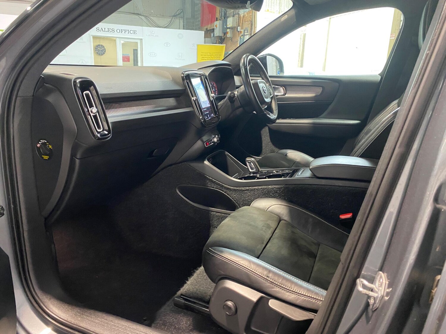 Used Volvo XC40 2018 for sale - 76318249: Photo 23