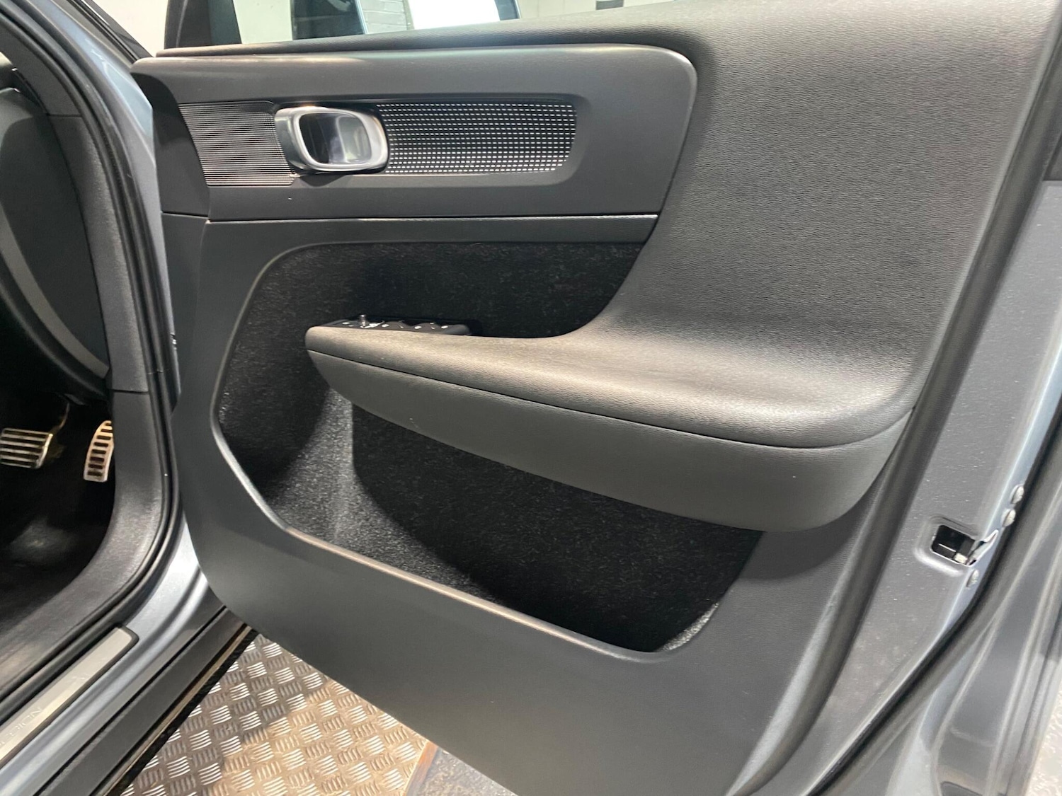 Used Volvo XC40 2018 for sale - 76318249: Photo 9