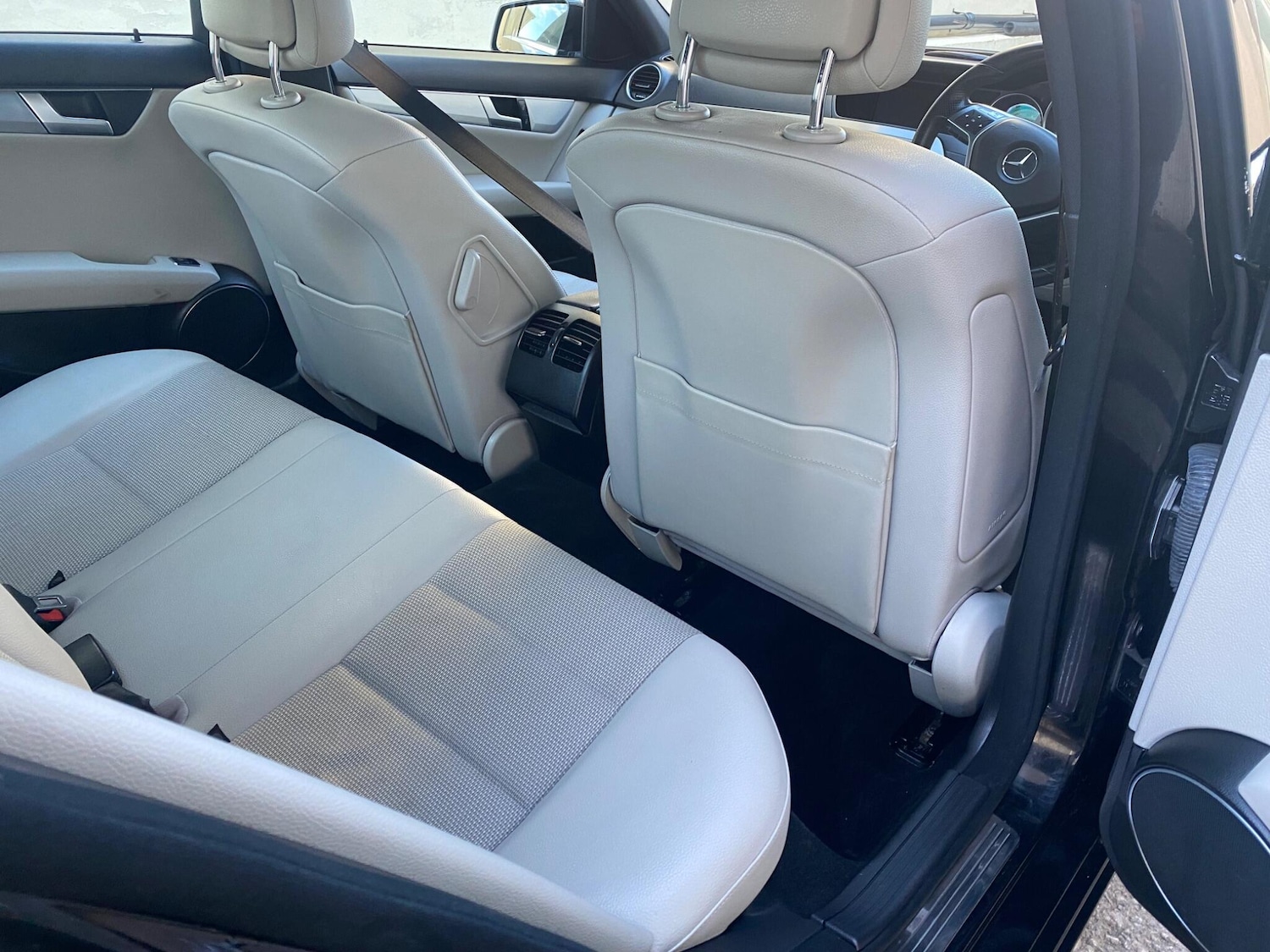 Used Mercedes-Benz C Class 2011 for sale - 76645861: Photo 16