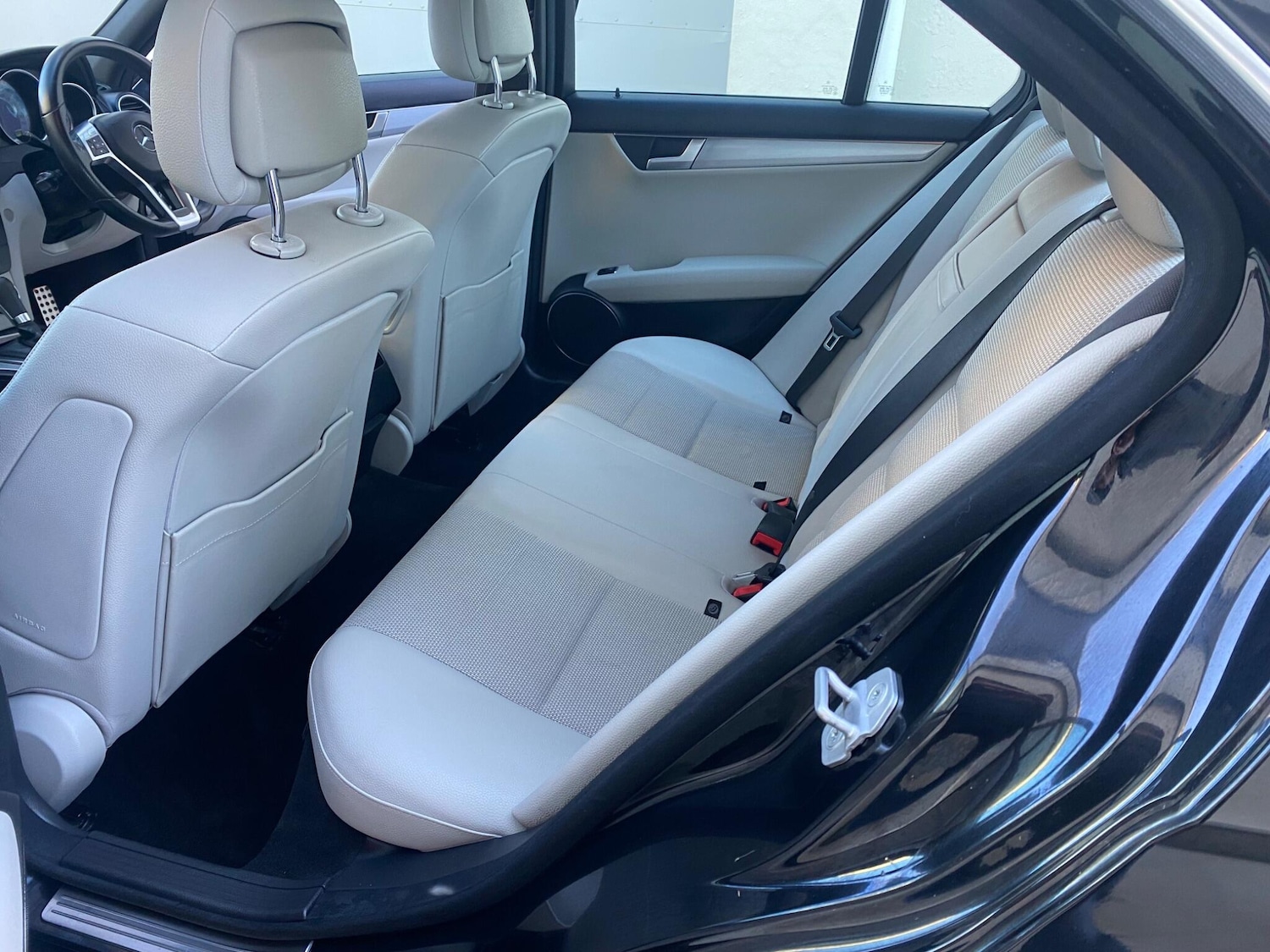 Used Mercedes-Benz C Class 2011 for sale - 76645861: Photo 8