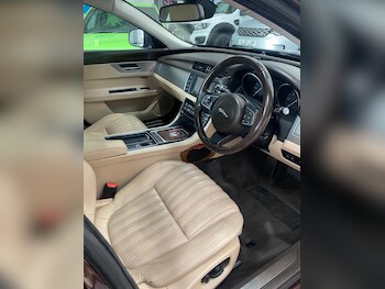 Used Jaguar XF 2016 for sale - 77737844: Photo