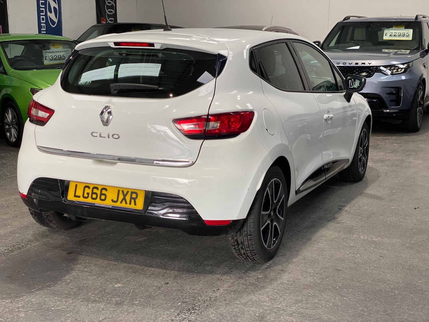 Used Renault Clio 2016 for sale - 76918674: Photo 2