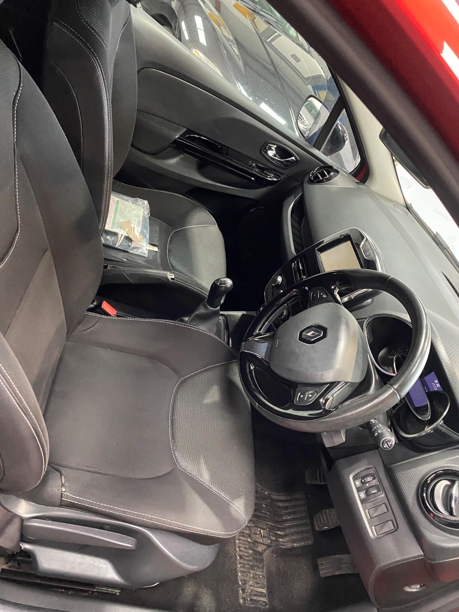 Used Renault Clio 2014 for sale - 77468490: Photo 2