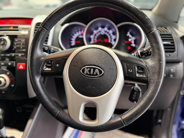 Used Kia Venga 2011 for sale - 76306405: Photo 2