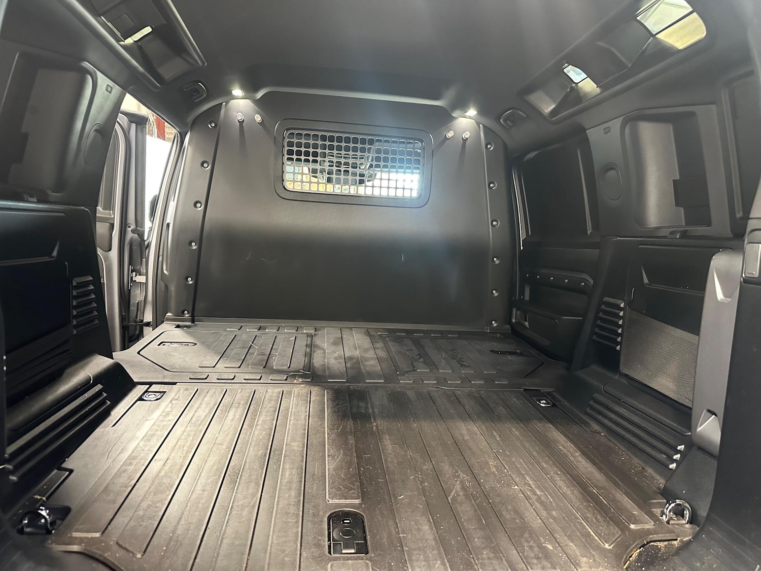 Used Land Rover Defender 110 for sale - 77479113: Photo 14