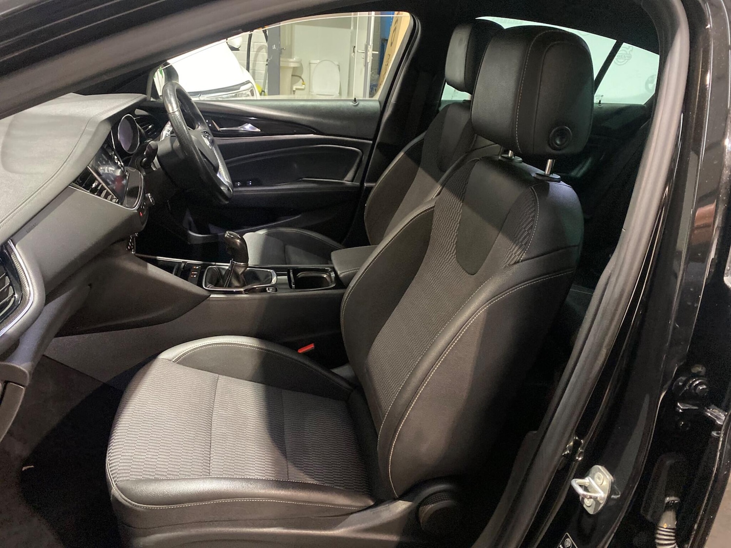 Used Vauxhall Insignia 2018 for sale - 76953547: Photo 3