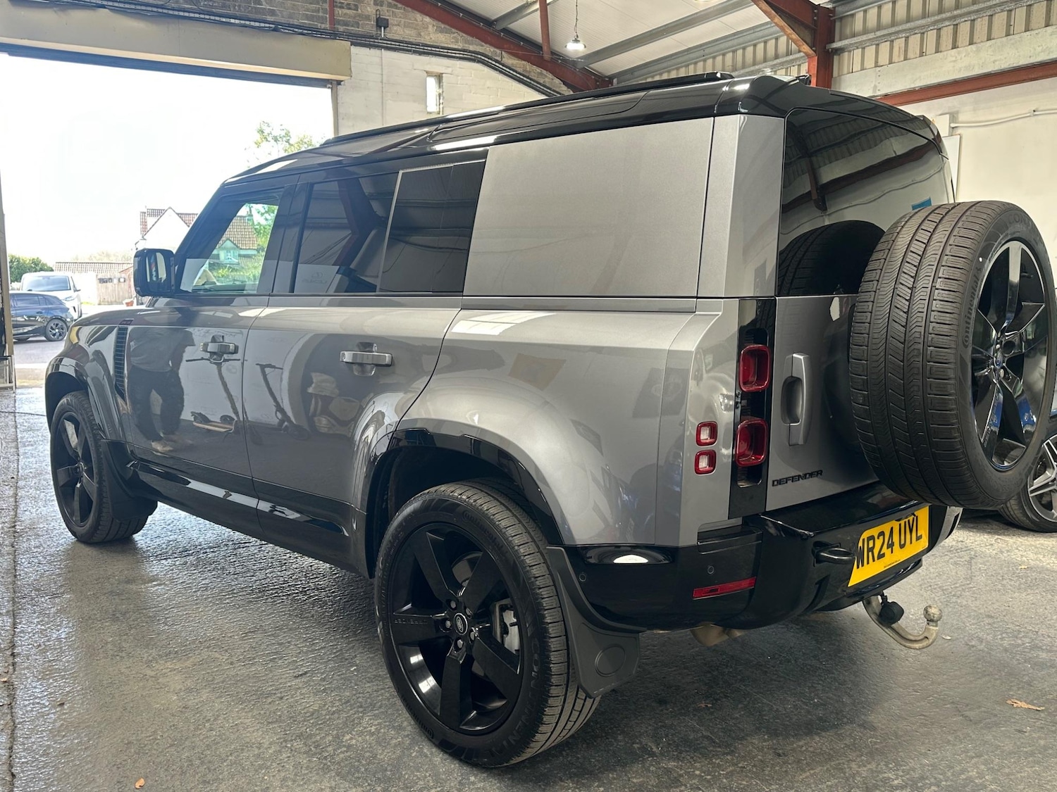 Used Land Rover Defender 110 for sale - 77386991: Photo 2