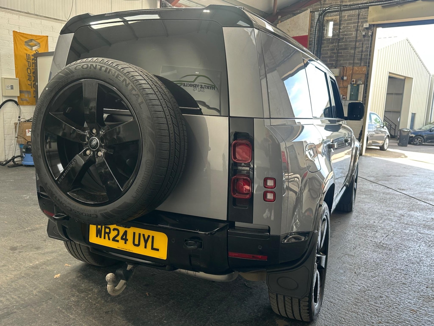 Used Land Rover Defender 110 for sale - 77386991: Photo 5