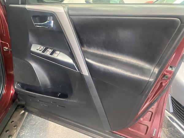Used Toyota RAV4 2017 for sale - 76251430: Photo 10